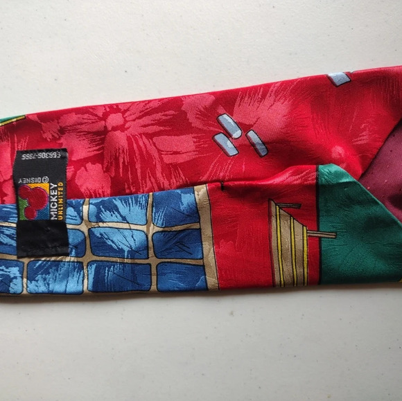 Lot Of 4 Disney Themed Men's Neck Ties -Winnie The Pooh, Goofy , Mickey -Y2K - Picture 10 of 10